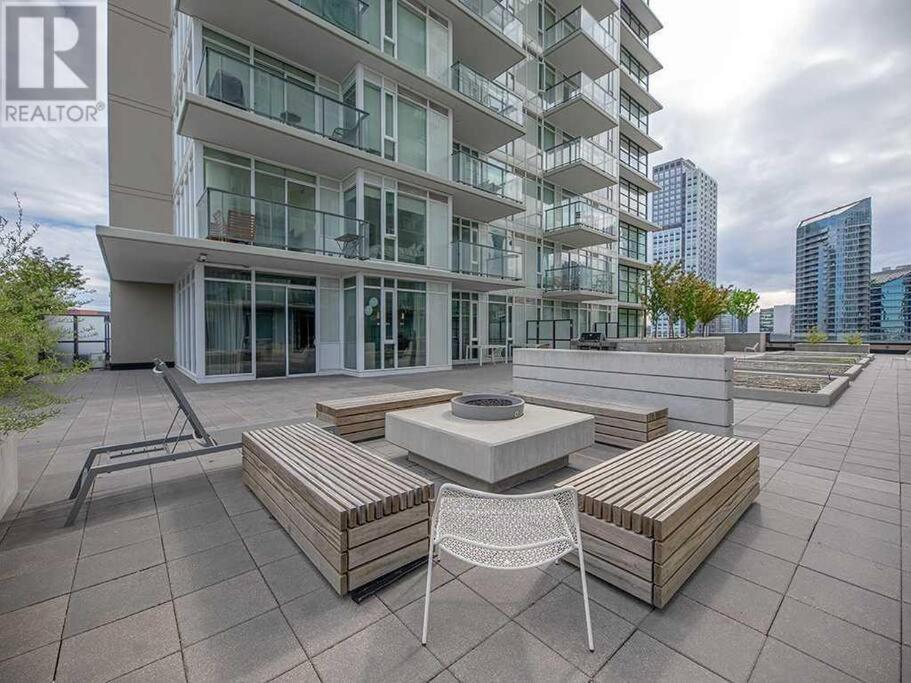 Modern Suite Calgary Downtown 5 Min Walk Stampede Εξωτερικό φωτογραφία