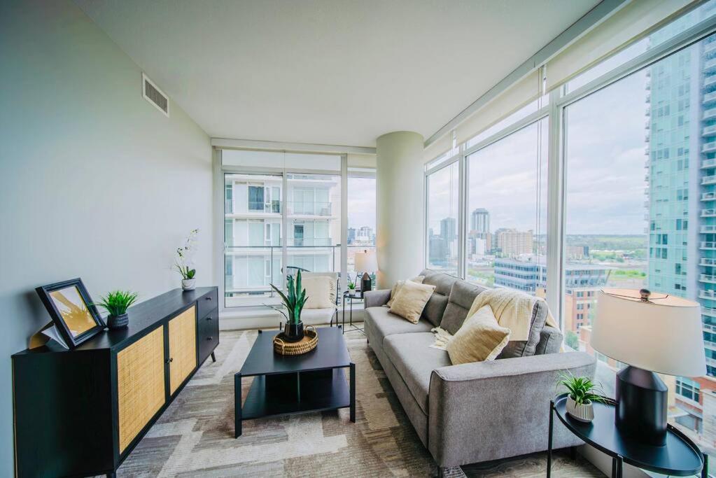 Modern Suite Calgary Downtown 5 Min Walk Stampede Εξωτερικό φωτογραφία