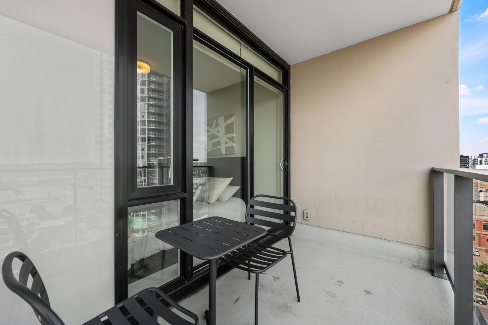 Modern Suite Calgary Downtown 5 Min Walk Stampede Εξωτερικό φωτογραφία