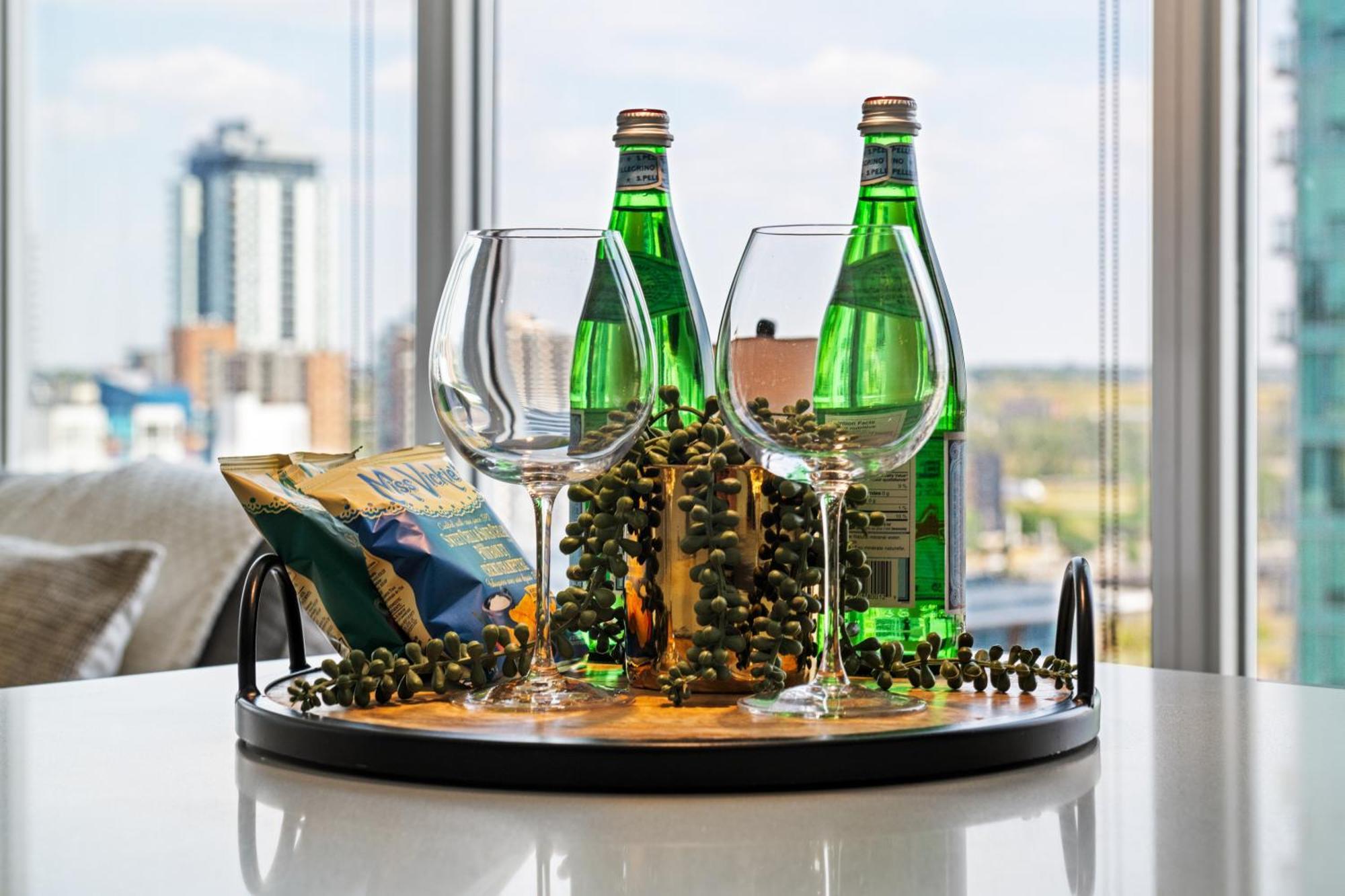 Modern Suite Calgary Downtown 5 Min Walk Stampede Εξωτερικό φωτογραφία