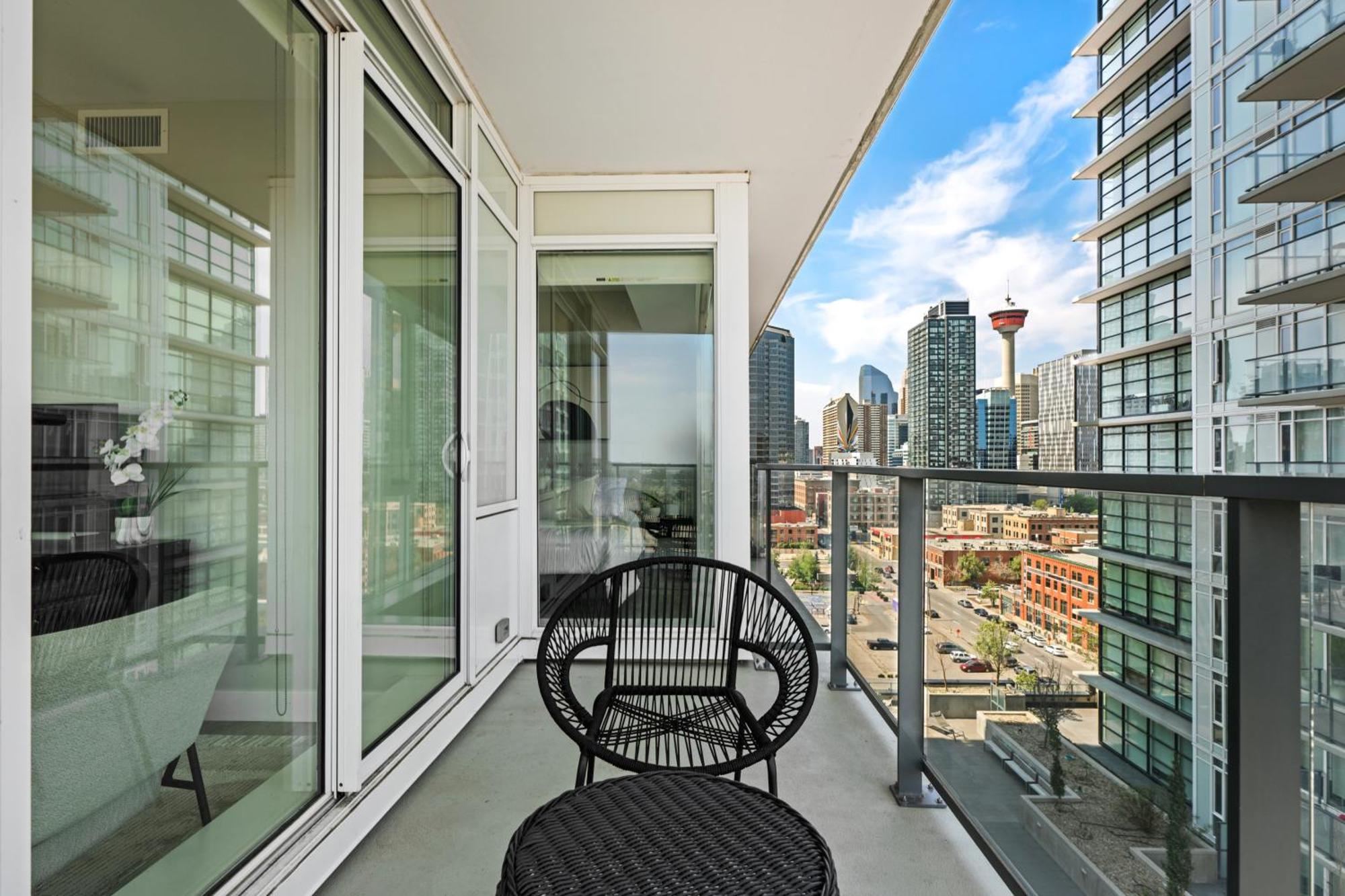 Modern Suite Calgary Downtown 5 Min Walk Stampede Εξωτερικό φωτογραφία