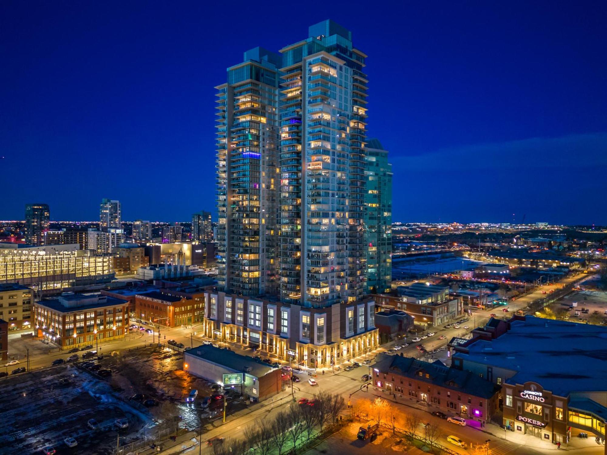 Modern Suite Calgary Downtown 5 Min Walk Stampede Εξωτερικό φωτογραφία
