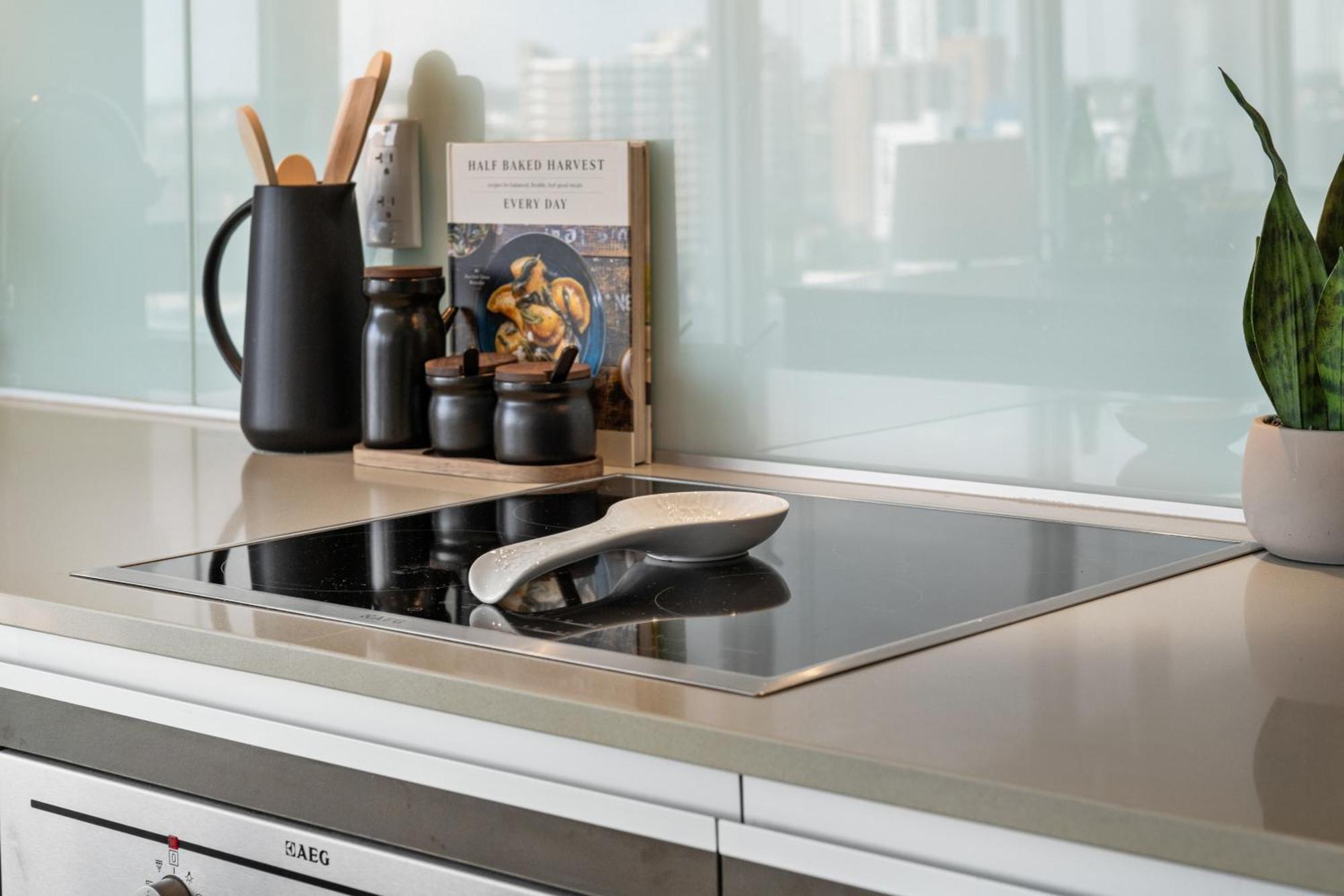 Modern Suite Calgary Downtown 5 Min Walk Stampede Εξωτερικό φωτογραφία