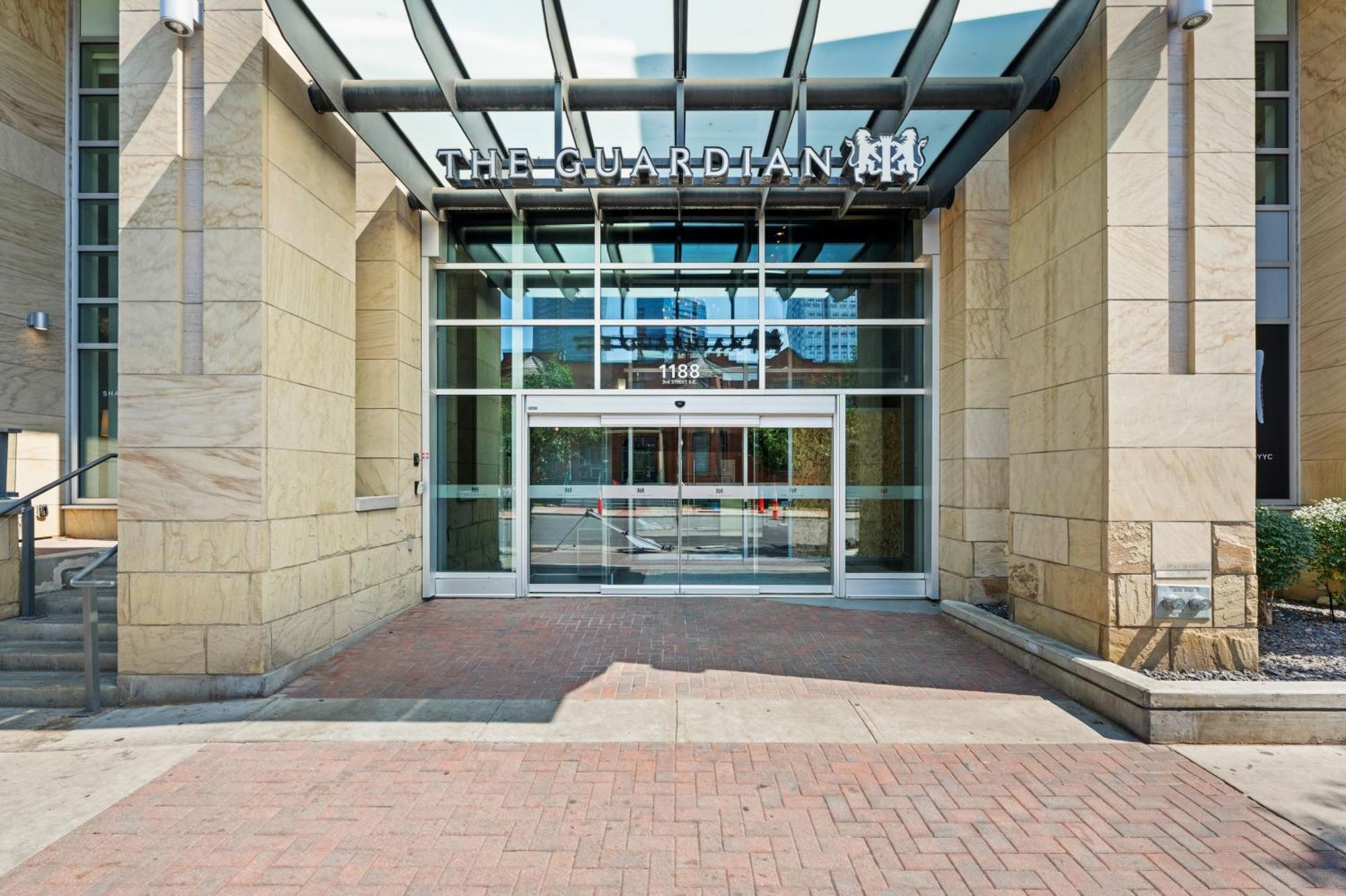 Modern Suite Calgary Downtown 5 Min Walk Stampede Εξωτερικό φωτογραφία