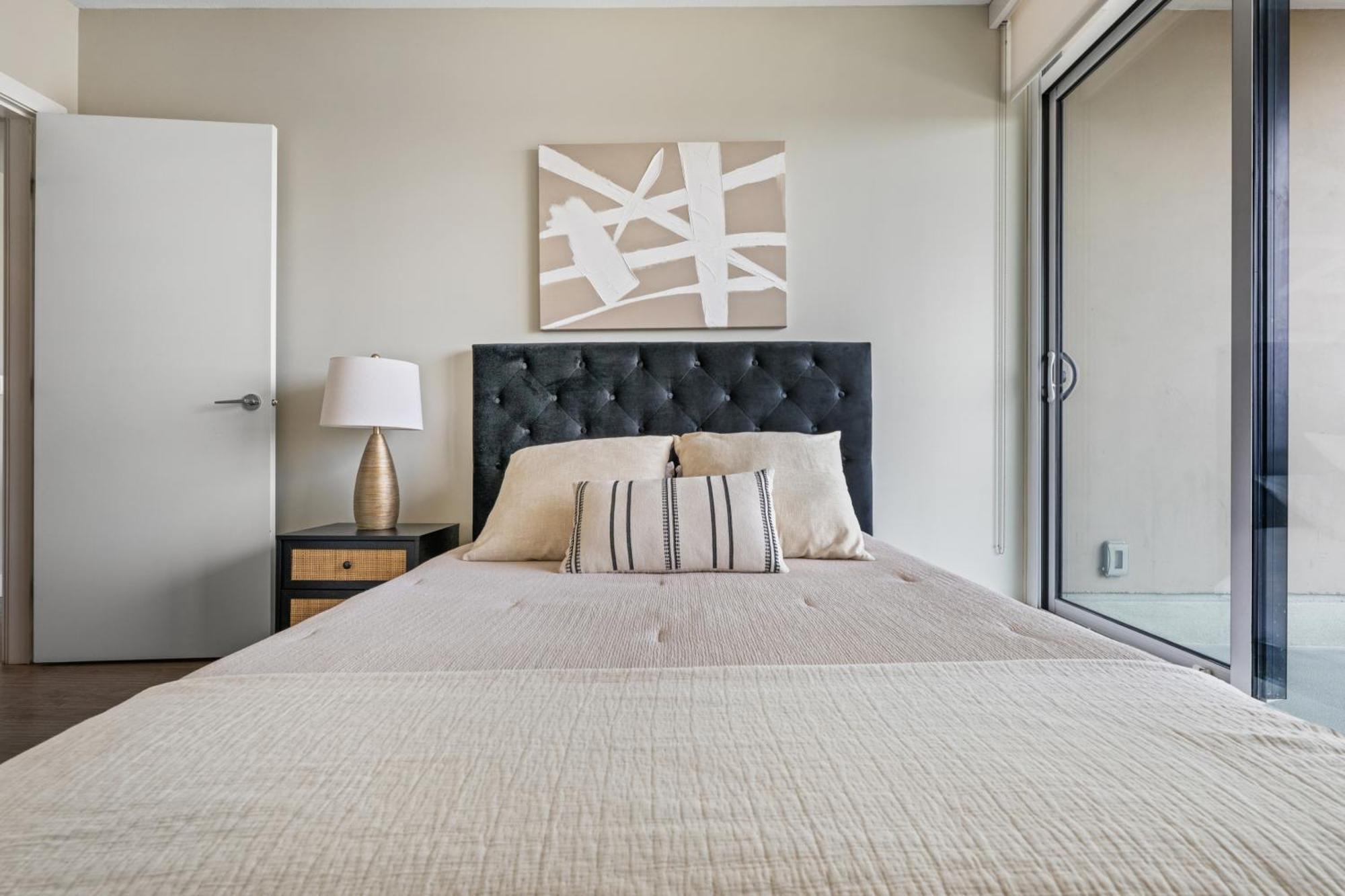Modern Suite Calgary Downtown 5 Min Walk Stampede Εξωτερικό φωτογραφία