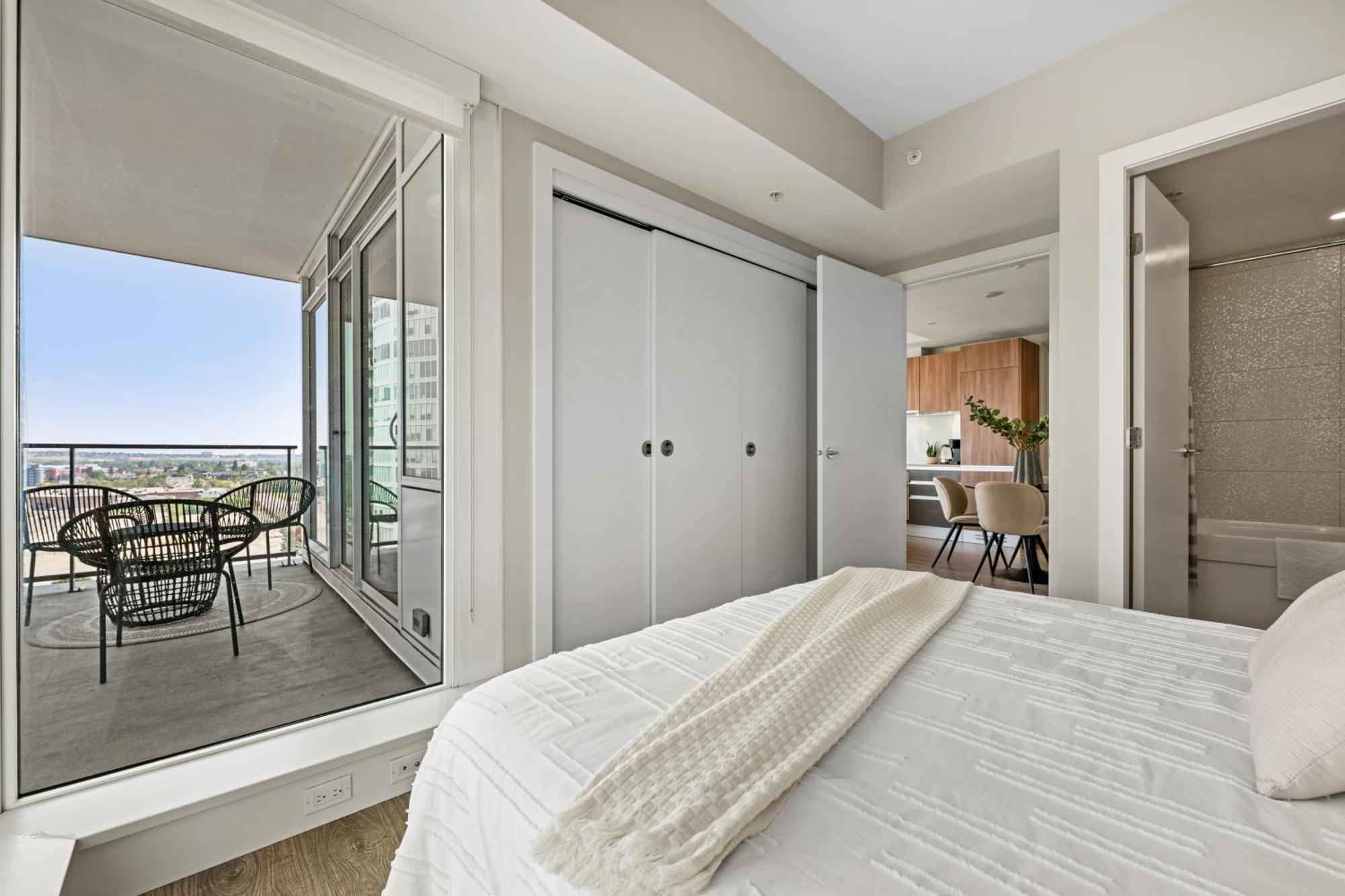 Modern Suite Calgary Downtown 5 Min Walk Stampede Εξωτερικό φωτογραφία